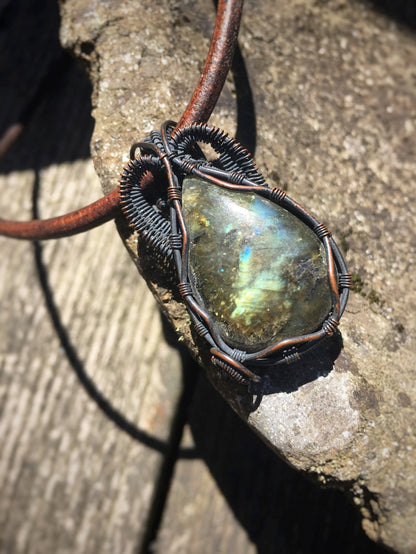 K055 - Labradorit in Wirework