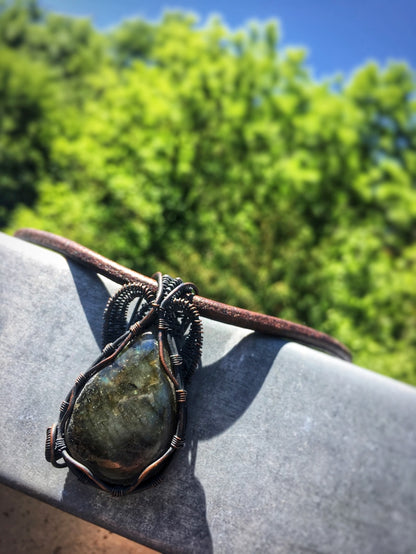 K055 - Labradorit in Wirework