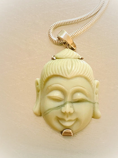 K110 - Buddha aus Serpentin