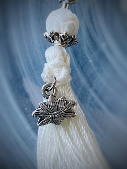 M135 - White Lotus