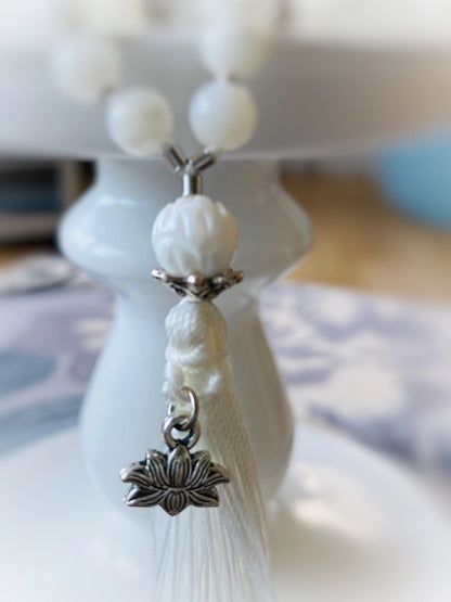 M135 - White Lotus