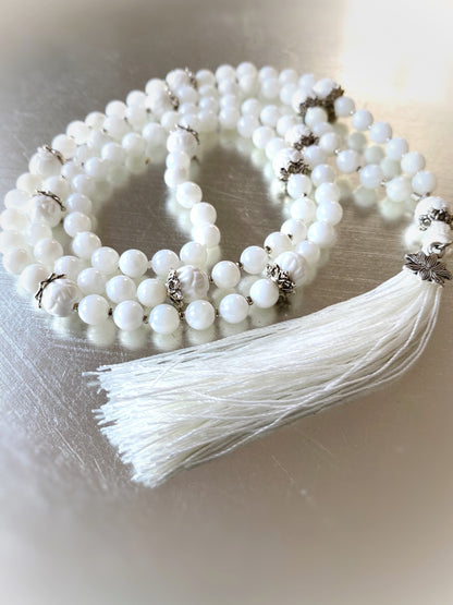 M135 - White Lotus
