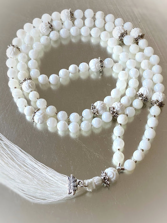 M135 - White Lotus