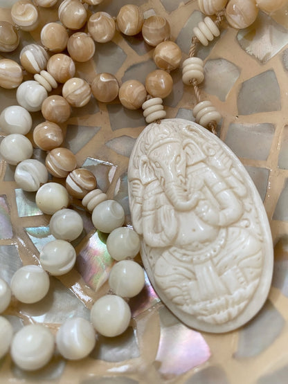 M181 - In Love with Ganesha