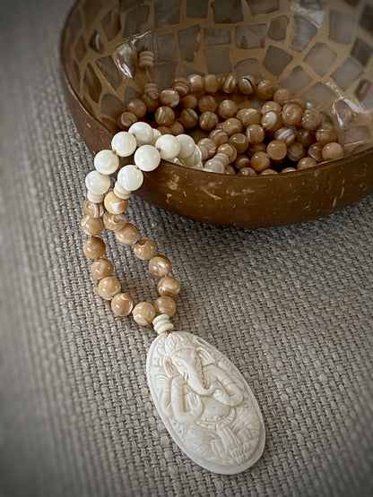 M181 - In Love with Ganesha