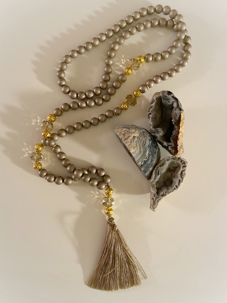 M222 - Glamorous Adventures