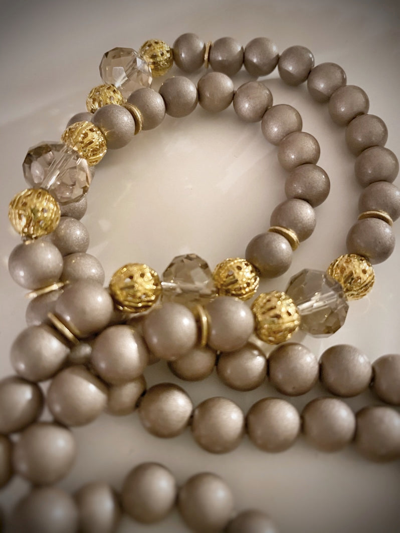 M222 - Glamorous Adventures