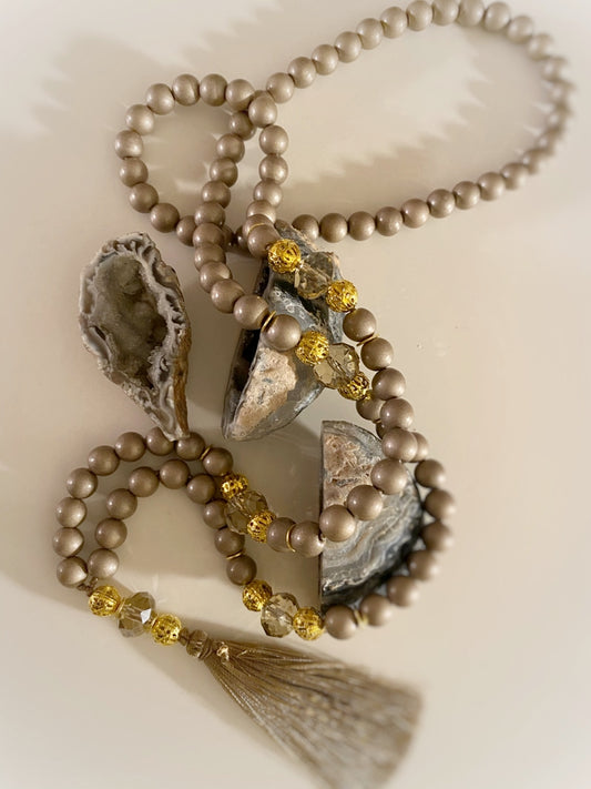 M222 - Glamorous Adventures