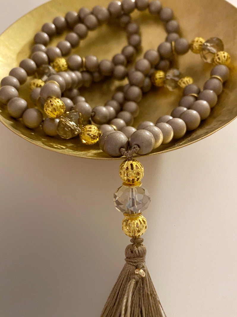 M222 - Glamorous Adventures