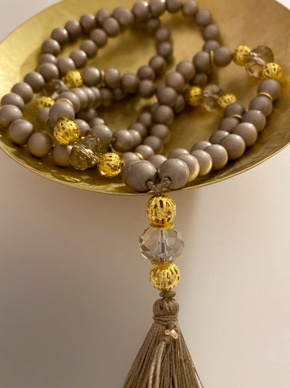 M222 - Glamorous Adventures