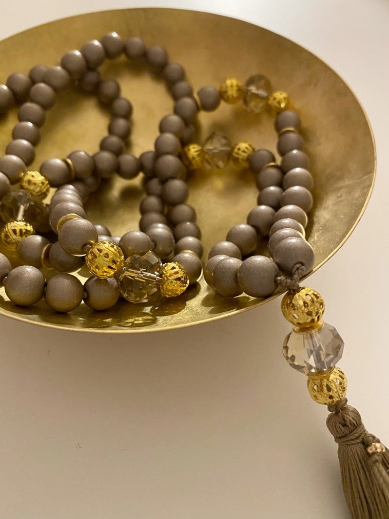 M222 - Glamorous Adventures