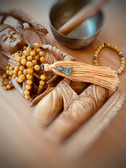 A214 - Honiggelbe Jade mit Messing-Bicone
