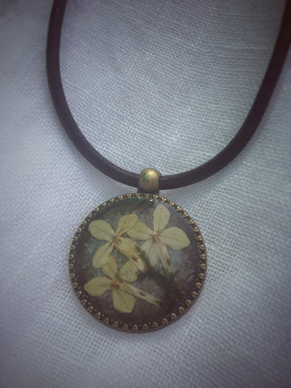Z023 - Blüten-Amulett