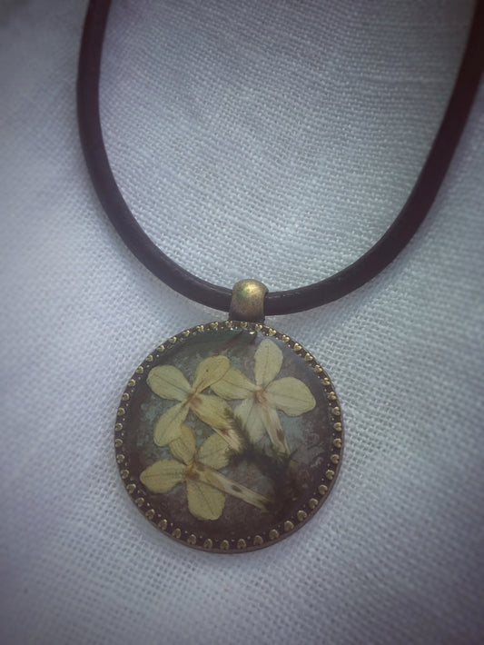 Z023 - Blüten-Amulett