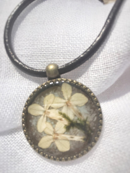 Z023 - Blüten-Amulett