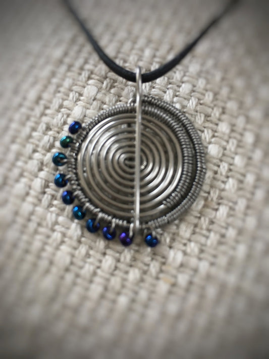 Z047 - Lederkette mit Spiral-Anhänger
