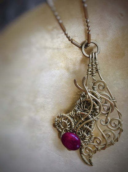 Z073 - Boho-Kette mit Rubin