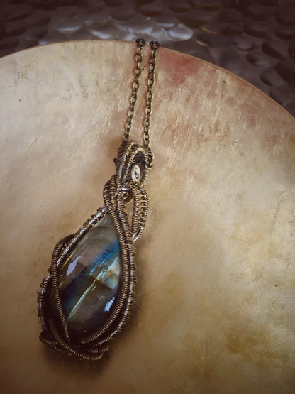 Z082 - Labradorit in Wirework