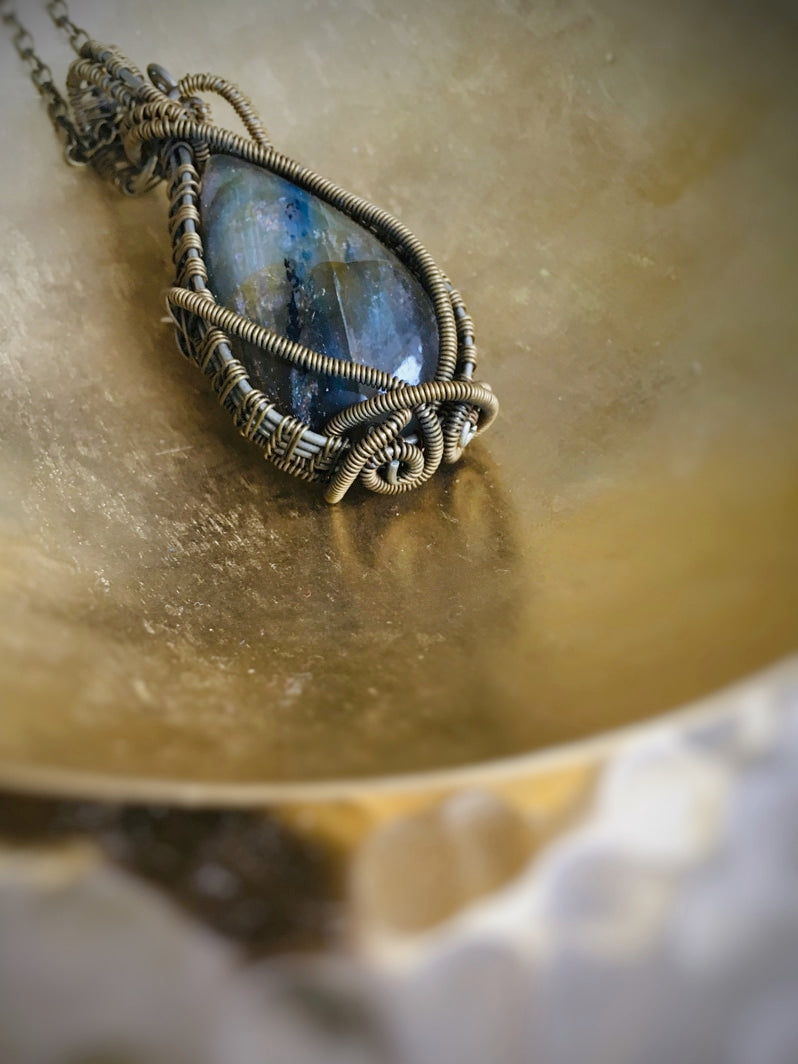 Z082 - Labradorit in Wirework