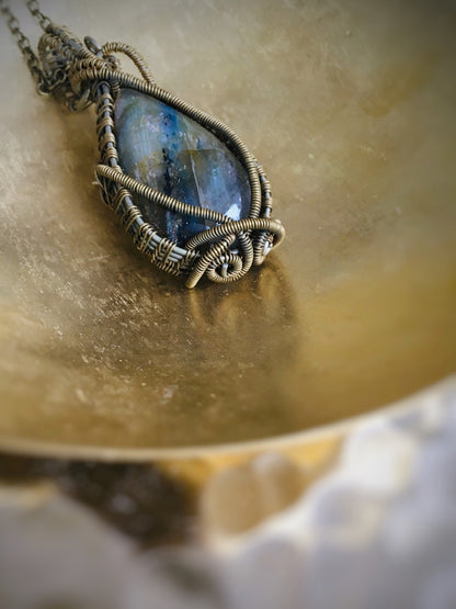 Z082 - Labradorit in Wirework